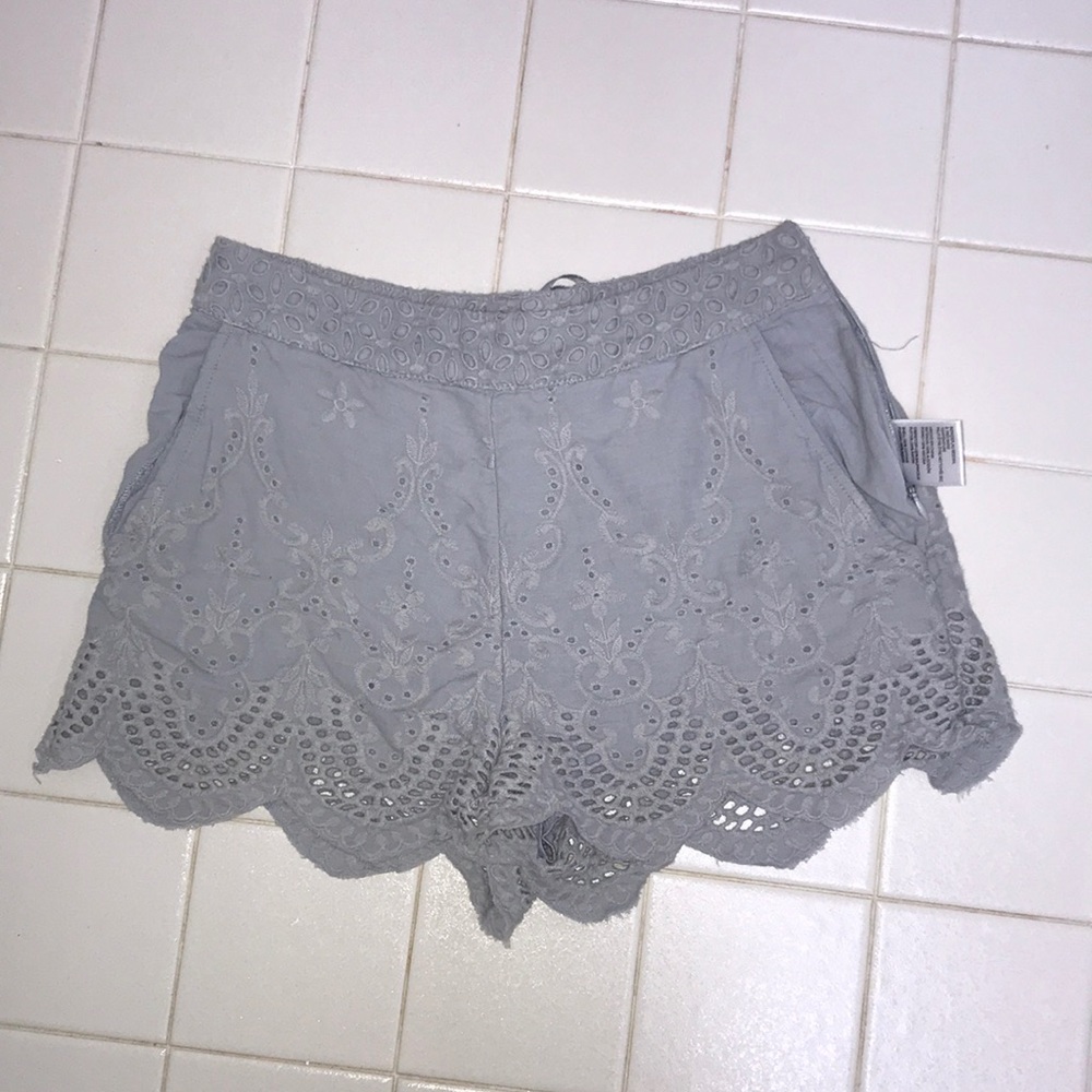 URBAN OUTFITTERS SHORTS